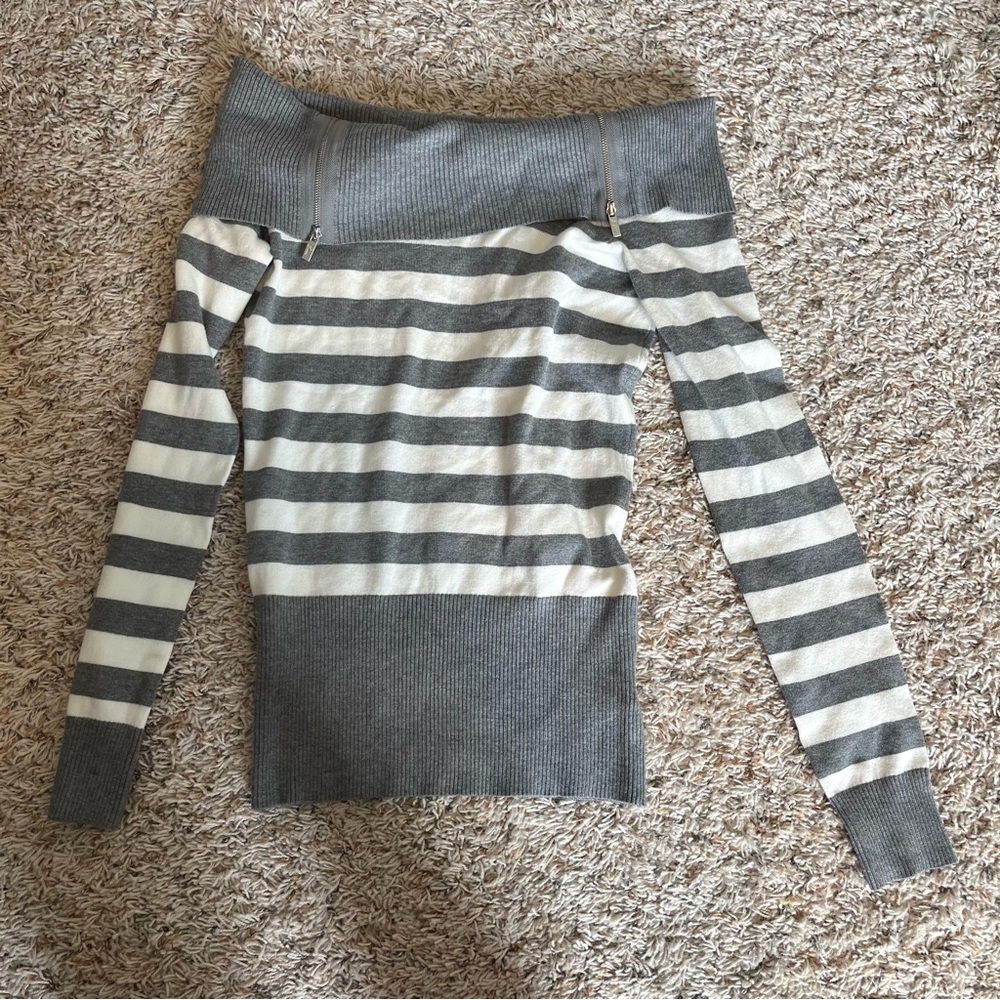 *NWT* Guess - Women’s Y2K Grey/White Striped Sweater (S)